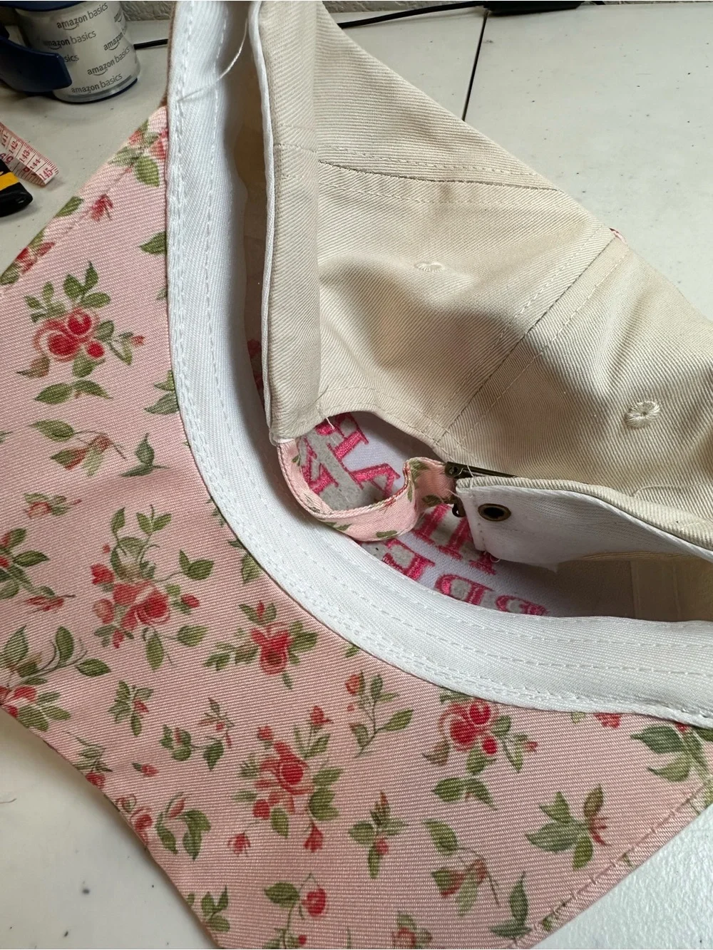NWT Women’s Trucker Hat Cream and Pink Floral Embroidered HEART BREAKER Cap